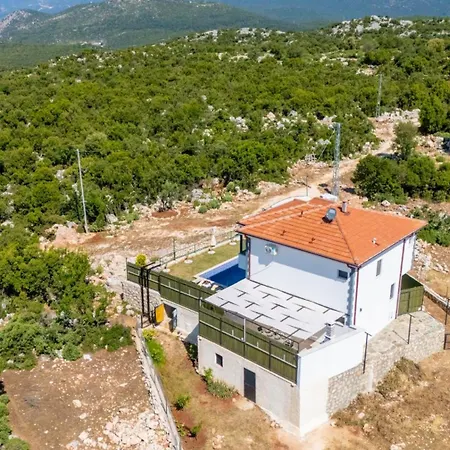 Belenardi Villa *